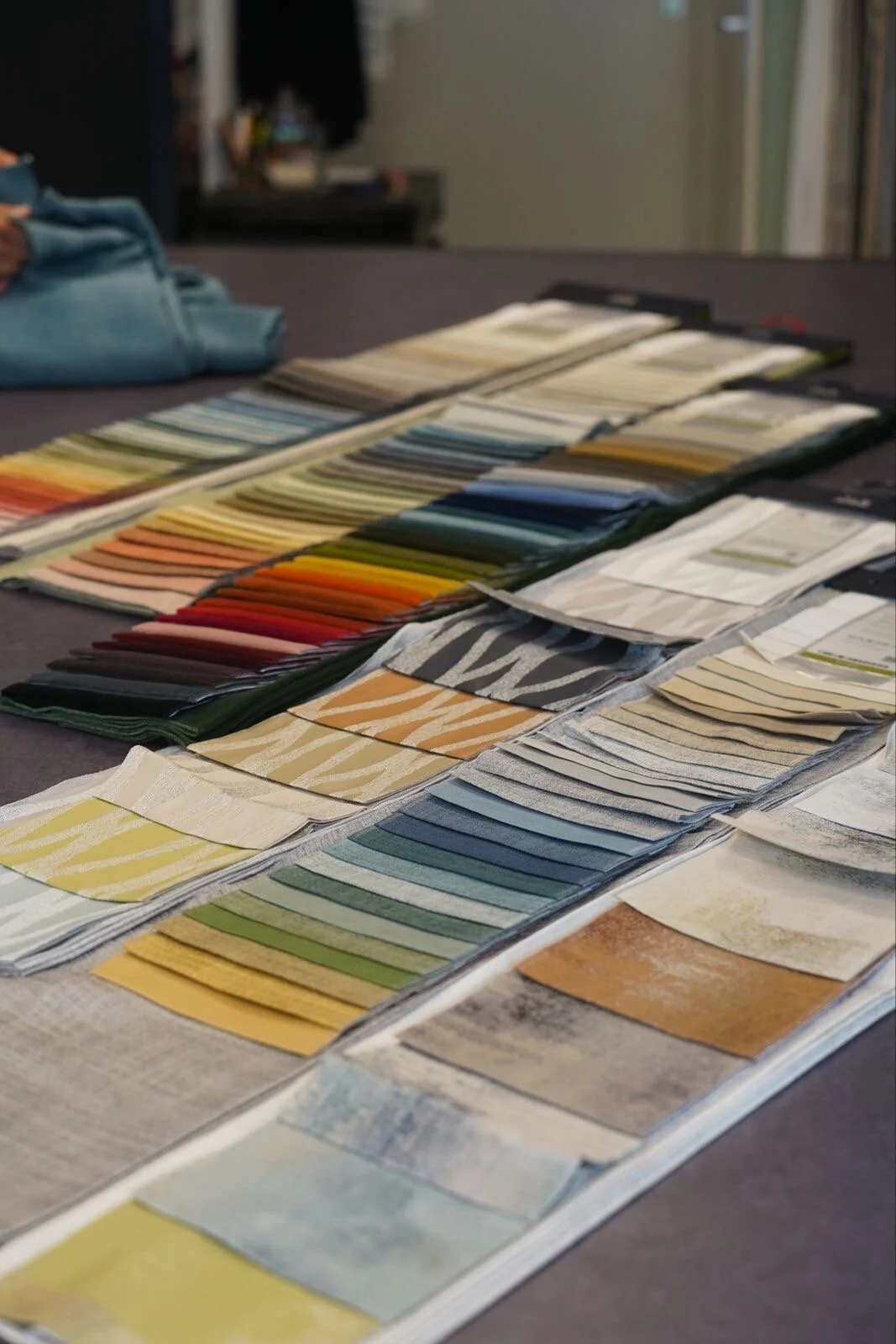 Werkruimte Lianti atelier met gordijnprojecten